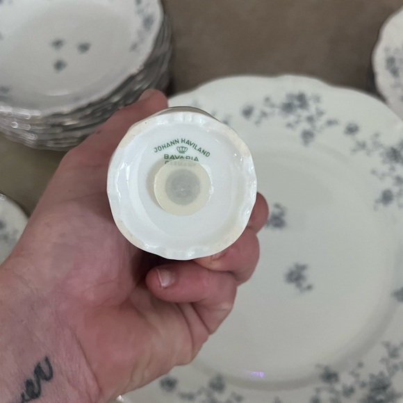 Elegant Floral Dinnerware Set - Picture 5 of 8